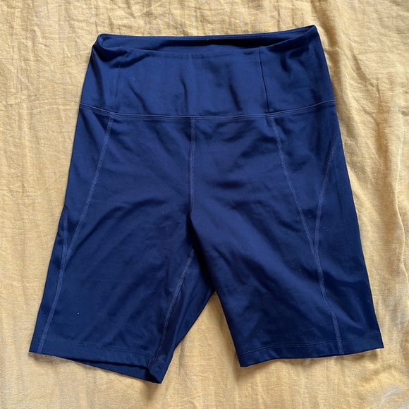 Girlfriend Collective Black workout Set M, biker short & built in bra cami - Picture 2 of 5